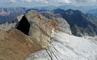 ©PHOTOPQR/OUEST FRANCE/StÈphane Geufroi ; Gavarnie ; 05/09/2021 ; Le glacier d'Ossoue est un glacier des PyrÈnÈes situÈ dans le massif du Vignemale, sur le versant nord de la frontiËre franco-espagnole dans le dÈpartement des Hautes-PyrÈnÈes. 
Le plus haut glacier des PyrÈnÈes franÁaises, victime du rÈchauffement climatique, fait líobjet díune surveillance permanente. Pierre RenÈ, glaciologue, estime quíil aura disparu díici ‡ vingt ans. 


-
Global warming : Ossoue Glacier (French Pyrenees)