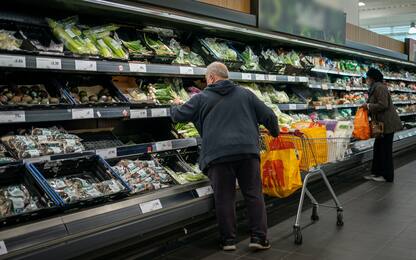Inflazione, il 71% degli italiani va al discount per risparmiare