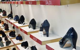 Un negozio di scarpe