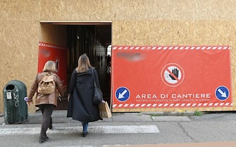 Pulizia delle facciate e lavori di ristrutturazione degli edifici nel centro di  Torino, 21 ottobre 2021 ANSA/ALESSANDRO DI MARCO