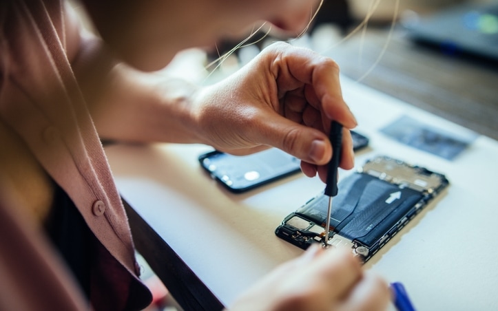 New to Apple, the iPhone can also be repaired with DIY