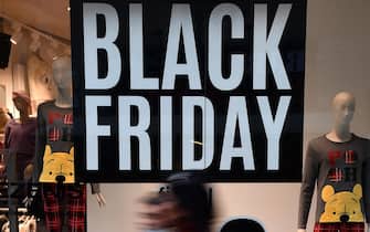 A fashion store announces Black Friday sales in Genoa, Italy, 26 November 2021. Each year, more shops in Italy join the Black Friday offers that attract customers days before the Christmas season, although this year discounts are expected to be less attractive than previous years. 
ANSA/LUCA ZENNARO