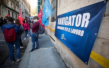 La manifestazione dei Navigator sotto il ministero dello sviluppo economico. Roma 18 novembre 2021 
ANSA/MASSIMO PERCOSSI