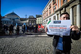 Presidio navigator a Napoli. Presidio Navigator all'esterno della prefettura di Napoli, 13 Dicembre 2021. ANSA/CESARE ABBATE/