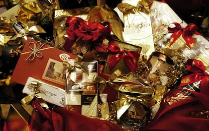 Natale, sale quota di chi farà regali: prodotti enogastronomici al top
