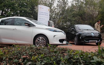 Un momento della presentazione della Renault Zoe, la nuova vettura elettrica della Renault, e della nuova infrastruttura Enel e Renault ''Enel fast recharge'', 20 febbraio 2013 a Roma. ANSA/ FABIO CAMPANA 