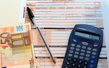 Milano - Dichiarzione dei redditi - Tasse