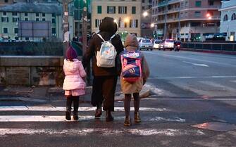 Studenti al loro rientro in classe dopo lo stop per le feste natalizie. Genova, 07 Gennaio 2021.
ANSA/LUCA ZENNARO