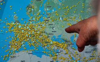 FlightRadar24 website, an online flight tracker shows no aircrafts flying over Ukraine after the Russian attack.
The Ministry of Foreign Affairs and of Infrastructure in Ukraine closed the airspace over the country. The Ministry of Foreign Affairs registers passengers who were unable to return home from abroad.