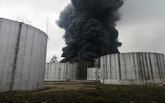 March 3, 2022, Chernihiv, Ukraine: 

Images from the State Emergency Service of Ukraine show the fire caused by a shell that landed on an oil depot in Chernihiv, a city around 140 kilometres northeast of the Ukrainian capital, Kyiv at 0810 am local time on Thursday, March 3, 2022. The shelling resulted in the burning of a tank. 

(Credit Image: Emergency Service of Ukraine/ZUMA Press Wire Service)



Pictured: GV,General View

Ref: SPL5293794 030322 NON-EXCLUSIVE

Picture by: Emergency Service of Ukraine/ZUMA / SplashNews.com



Splash News and Pictures

USA: +1 310-525-5808
London: +44 (0)20 8126 1009
Berlin: +49 175 3764 166

photodesk@splashnews.com



World Rights, No Argentina Rights, No Austria Rights, No Belgium Rights, No China Rights, No Czechia Rights, No Finland Rights, No France Rights, No Germany Rights, No Hungary Rights, No Japan Rights, No Mexico Rights, No Netherlands Rights, No Norway Rights, No Peru Rights, No Portugal Rights, No Slovenia Rights, No Sweden Rights, No Switzerland Rights, No Taiwan Rights, No United Kingdom Rights