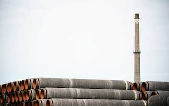 epa09776759 (FILE) - Pipes for the construction of the German-Russian gas pipeline project Nord Stream 2 are piled up at Mukran port in Sassnitz, Germany, 11 September 2020 (reissued 22 February 2022). German Chancellor Scholz on 22 February 2022 said he asked the economy minstry to halt certification of the German-Russian gas pipeline Nord Stream 2 in response to Russia recognising the eastern Ukrainian self-proclaimed breakaway regions as independent states.  EPA/CLEMENS BILAN *** Local Caption *** 56335752
