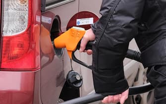 Prezzo della benzina oltre due euro nei distributori a Torino, 13 marzo 2022 ANSA/ ALESSANDRO DI MARCO