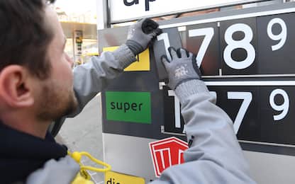 Carburanti, Tar Lazio annulla decreto su obbligo esposizione prezzi