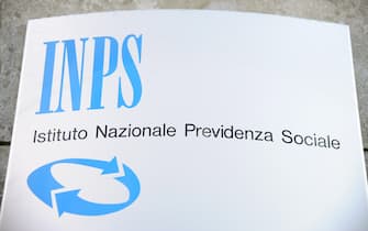 Milano - Insegna inps - pensione e previdenza sociale