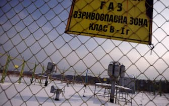 A board reads in Bulgarian 'Gas, high explosive zone' at a Bulgarian gas distribution station near Sofia, Bulgaria on 07 January 2009. ANSA/VASSIL DONEV