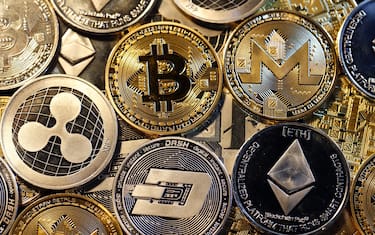 PARIS, FRANCE - FEBRUARY 16: In this photo illustration, a visual representation of digital cryptocurrencies, Bitcoin, Ripple, Ethernum, Dash, Monero and Litecoin is displayed on February 16, 2018 in Paris, France. Digital cryptocurrencies have seen unprecedented growth in 2017, despite remaining extremely volatile.  (Photo Illustration by Chesnot/Getty Images)