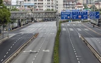 Near-empty roads during a lockdown due to Covid-19 in Shanghai, China, on Monday, May 16, 2022. Shanghai is on the brink of meeting the goal of three days of zero community transmission of Covid-19 that officials have said is required to start easing the harshest elements of the city’s punishing six-week lockdown. Source: Bloomberg