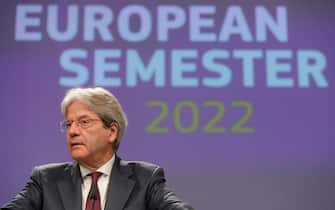 epa09968390 European Commissioner for Economy Paolo Gentiloni speaks during a joint press conference on the 2022 European Semester Spring package at the European Commission in Brussels, Belgium, 23 May 2022.  EPA/STEPHANIE LECOCQ