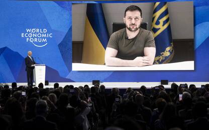 World Economic Forum, Zelensky chiede “sanzioni massime" contro Mosca