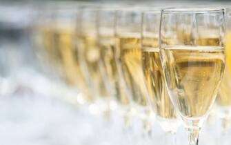 04 June 2022, Baden-Wuerttemberg, Rottweil: Sparkling wine and champagne orange stands on a table at a champagne reception of a wedding. Photo: Silas Stein/ (Photo by Silas Stein/picture alliance via Getty Images)