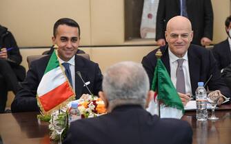 Ministro Luigi Di Maio con ad Eni Claudio Descalzi, durante la riunione di lavoro tra ministri degli Esteri allargata alle delegazioni. ANSA/ALESSANDRO DI MEO