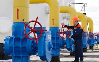An Ukrainian worker checks gas valves of the main natural gas pipeline at the gas-compressor station in Boyarka village near Kiev, Ukraine, 22 April 2015. Cash-strapped Ukraine is heavily dependent on energy from Russia and is also a key transit country for supplies to Western Europe. The European Union has been mediating in gas disputes between the two sides, whose relations are strained by the conflict in eastern Ukraine. (Photo by STR/NurPhoto) (Photo by NurPhoto/NurPhoto via Getty Images)