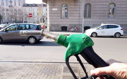 Mattarella firma il decreto carburanti: tutte le novità in vigore