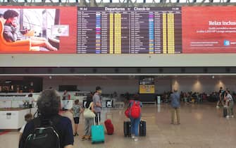 All'aeroporto 'Leonardo Da Vinci' di Fiumicino passeggeri in partenza per le vacanze estive dal Terminal 1, Fiumicino (Roma), 16 luglio 2022 ANSA/TELENEWS