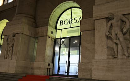 Borsa, Milano chiude in calo dell'1%