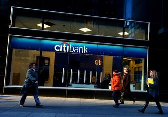 (121205) -- NEW YORK, Dec. 5, 2012 () -- A Citibank branch is seen in New York, the United States, Dec. 5, 2012. Citigroup announced on Wednesday that it would slash 11,000 jobs, or roughly 4 percent of its current workforce, in an effort to cut costs.  (/Wang Lei)
ImagineChina/LaPresse
Only Italy