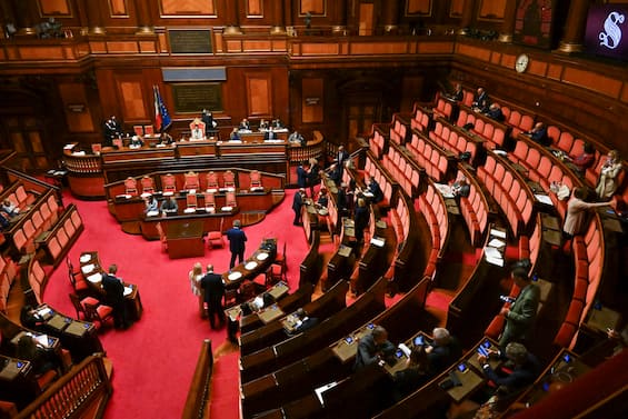 Salta il tetto degli stipendi per i dirigenti pubblici, cosa è successo - Vimarsana News