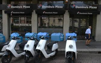 Milano, chiude la Catena di pizzerie Domino's Pizza (Milano - 2022-08-09, Maurizio Maule) p.s. la foto e' utilizzabile nel rispetto del contesto in cui e' stata scattata, e senza intento diffamatorio del decoro delle persone rappresentate