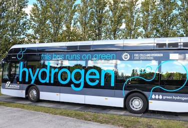 Il bus a idrogeno presentato dal Gruppo FS