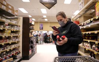 CLARK, NEW JERSEY - JANUARY 08: Clark resident Jen Valencia still works part time for Instacart, shopping for two customers at a ShopRite on January 08, 2022 in Clark, New Jersey. Instacart expects growth in grocery delivery to increase and not revert back to pre-pandemic methods, particularly with new variants of Covid still emerging. (Photo by Michael Loccisano/Getty Images)
