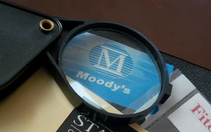 Moody's conferma rating Italia a Baa3, alza outlook a stabile