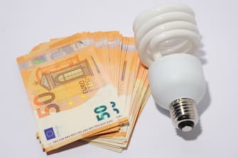 Milano - Aumenti del costo dell'energia elettrica