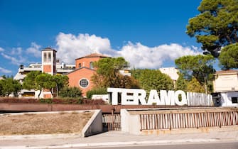 Welcome lettering at the entrance to the city of Teramo