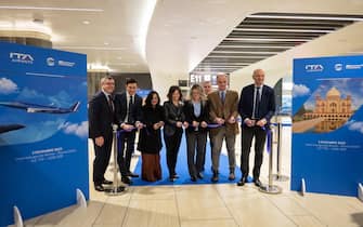 Un momento dell'inaugurazione, all'aeroporto di Fiumicino, del primo volo operato da Ita Airways che collega Roma a Nuova Delhi, con l'Airbus A330, 03 dicembre 2022. 
ANSA/ TELENEWS