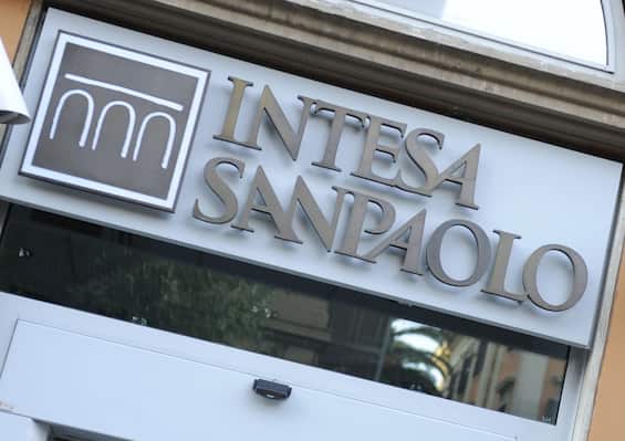 Work, at Intesa Sanpaolo a short week of 4 days and 4 months of smart working a year