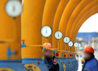 (FILES) In this file photo taken on January 9, 2009 Belarus employees work at the Yamal-Europe gas transfer station near town of Nesvizh, some 130 kms west of Minsk.  - The government in Warsaw said on November 14, 2022 Poland was seizing Gazprom's share in EuRoPol Gaz, the company that owns the Polish section of the Yamal-Europe natural gas pipeline.  (Photo by VIKTOR DRACHEV / AFP)