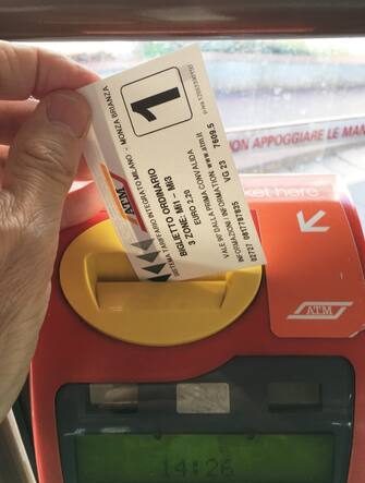 Milano,Italy Atm umento dei prezzi dei biglietti per i mezzi pubblici e in particolare per le linee della metropolitana che da 2 euro passa a 2.20 euro
In the picture:biglietto Atm aumentato a 2.20