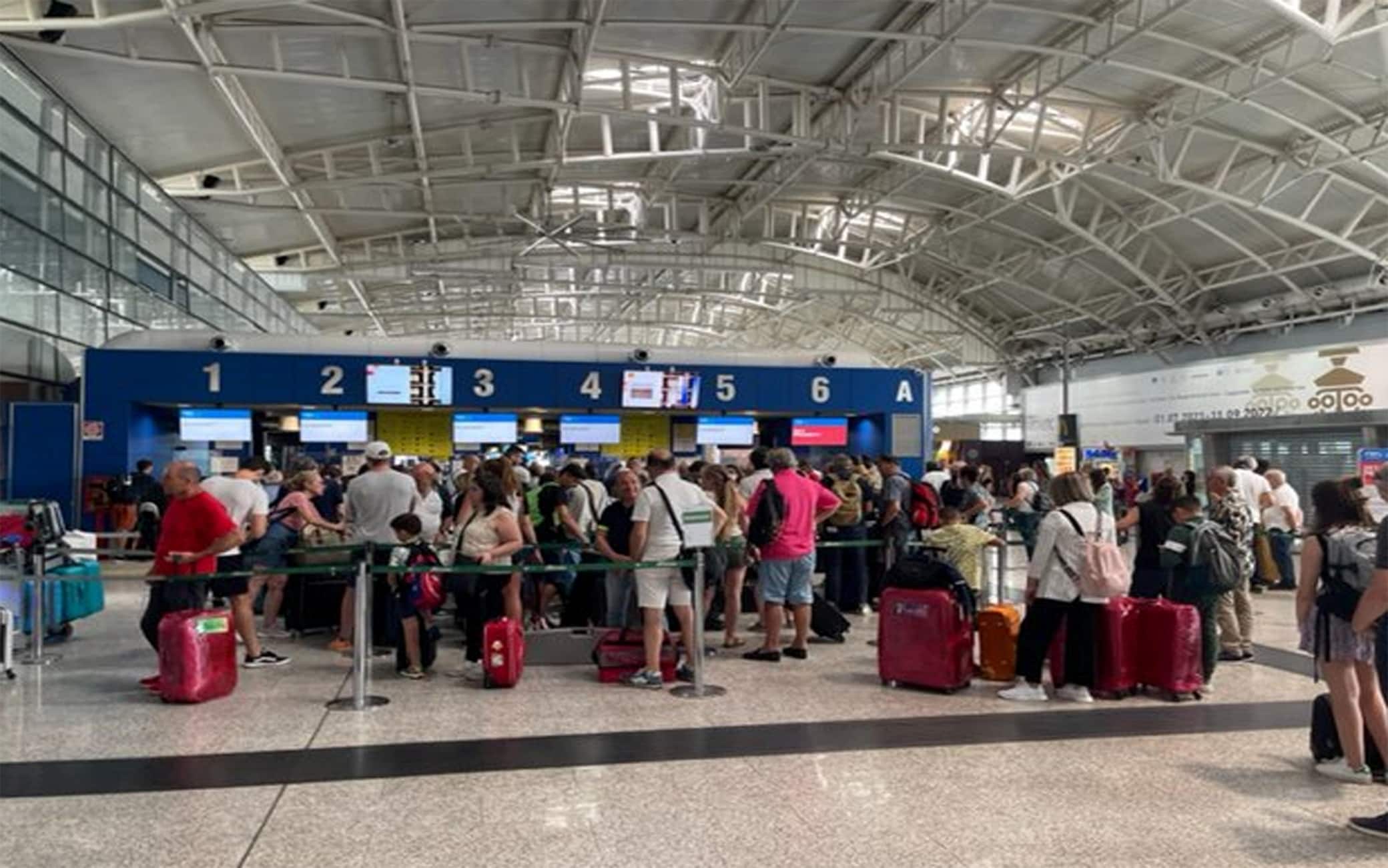 Quanto tempo prima bisogna essere in aeroporto? | Sky TG24