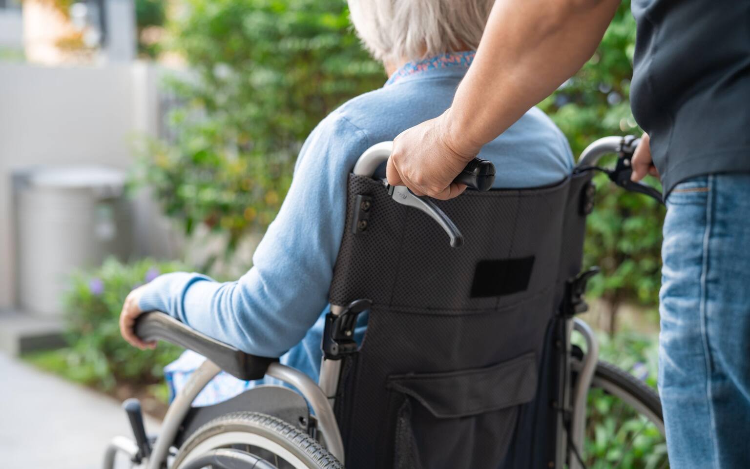 Contributi badanti 2023, azzerati per tre anni possibile esenzione totale fino a tremila euro