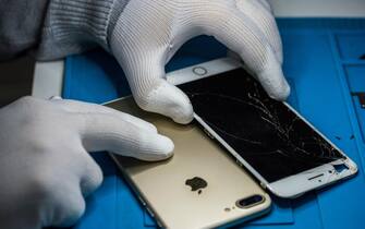 Reparing electronics devices, hands and tools, mobiles and computers. IPhone repairing