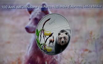 La moneta dedicata ai 100 anni del Parco Nazionale dÕAbruzzo, Lazio e Molise, fa parte della collezione numismatica 2023 presentata oggi a Roma, 7  febbraio 2023.   ANSA/MAURIZIO BRAMBATTI