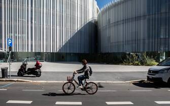MILAN, ITALY - SEPTEMBER 28: A cyclist rides on a pop-up bike lane past the new campus of Bocconi University on September 28, 2020 in Milan, Italy. Since the end of lockdown Milan authorities have added a further 35 kilometers of pop-up bike lanes and cycle paths and encouraged cycling and riding e-scooters as a safer form of transport away from jam-packed buses or subway trains, in order to promote social distancing in response to COVID-19. (Photo by Emanuele Cremaschi/Getty Images)