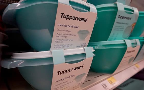 Tupperware, company of airtight containers risks bankruptcy: it has 700 million debts