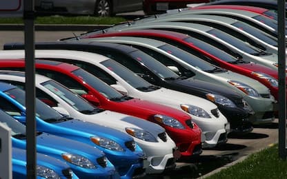 Vendite auto in aumento, ma è prevista un'inversione di tendenza