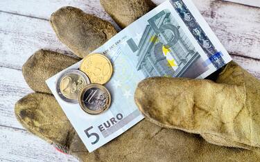 Work Glove with 8.50 euro minimum wage