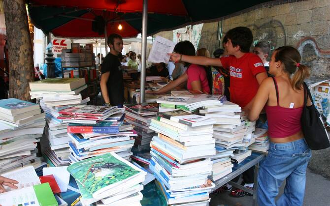 Caro scuola, come risparmiare con i rimborsi per i libri scolastici e i  bonus